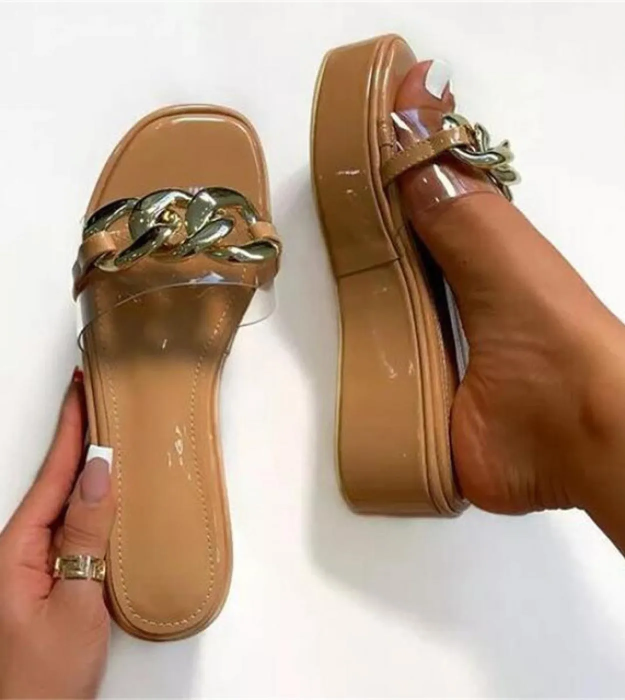 2022 nuove scarpe estive con plateau da donna sandali con zeppa con catena in metallo da spiaggia all'aperto pantofole firmate m
