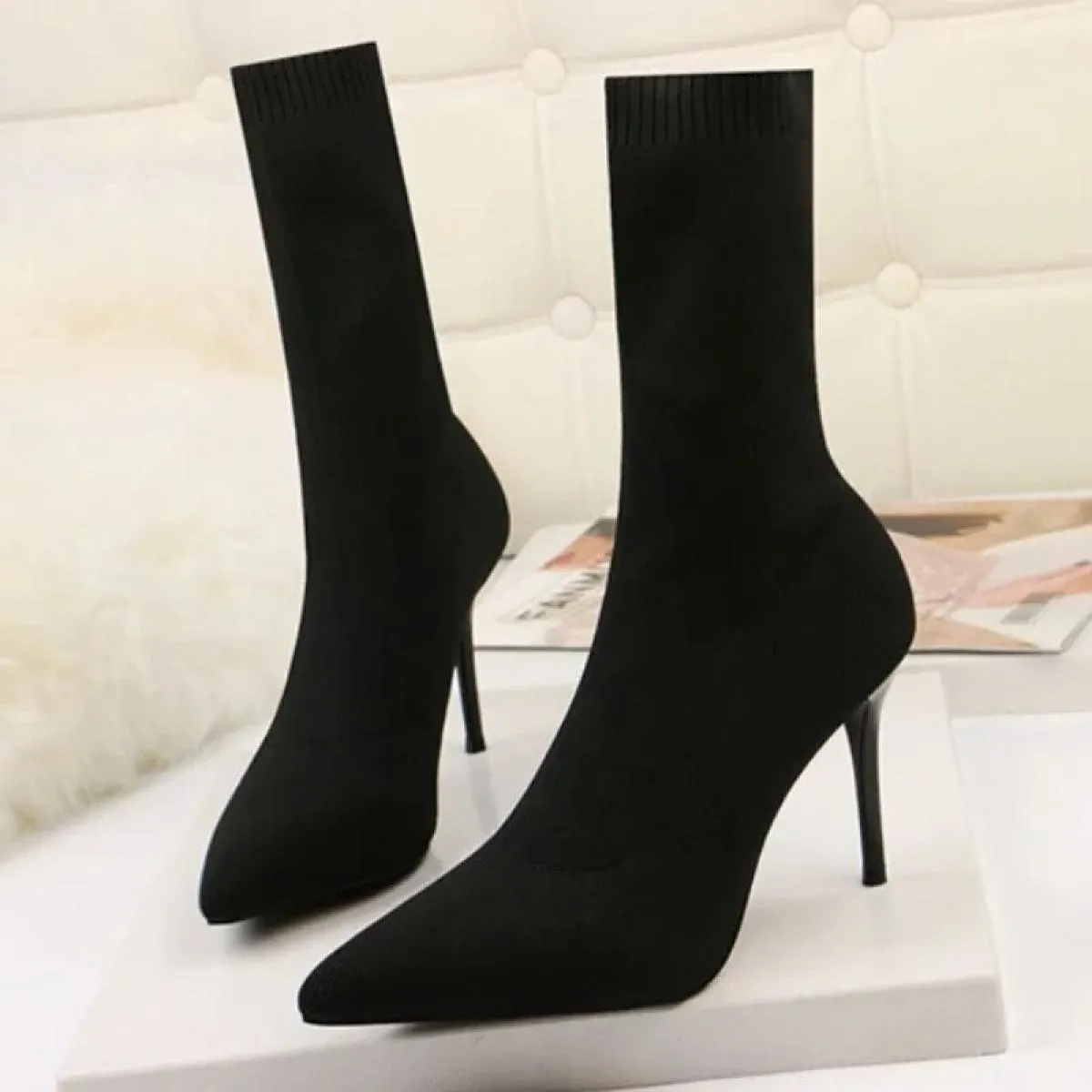 2023 stivaletti elastici da donna ultimo autunno stivaletti corti a punta scarpe da donna con tacco alto da festa in tinta unita