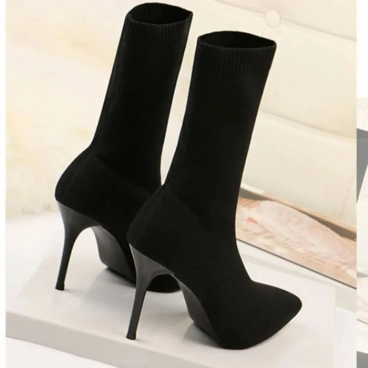 2023 stivaletti elastici da donna ultimo autunno stivaletti corti a punta scarpe da donna con tacco alto da festa in tinta unita
