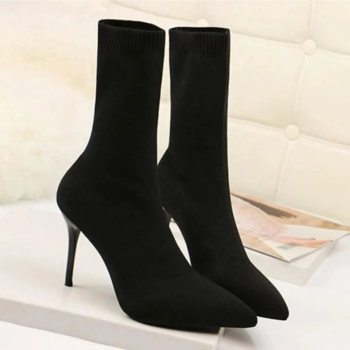 2023 stivaletti elastici da donna ultimo autunno stivaletti corti a punta scarpe da donna con tacco alto da festa in tinta unita