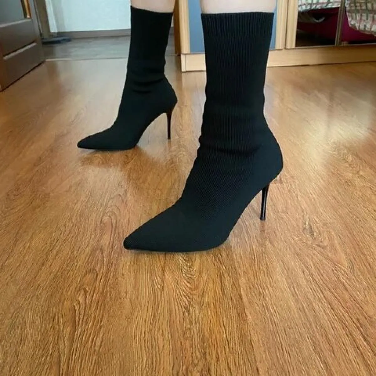 2023 stivaletti elastici da donna ultimo autunno stivaletti corti a punta scarpe da donna con tacco alto da festa in tinta unita