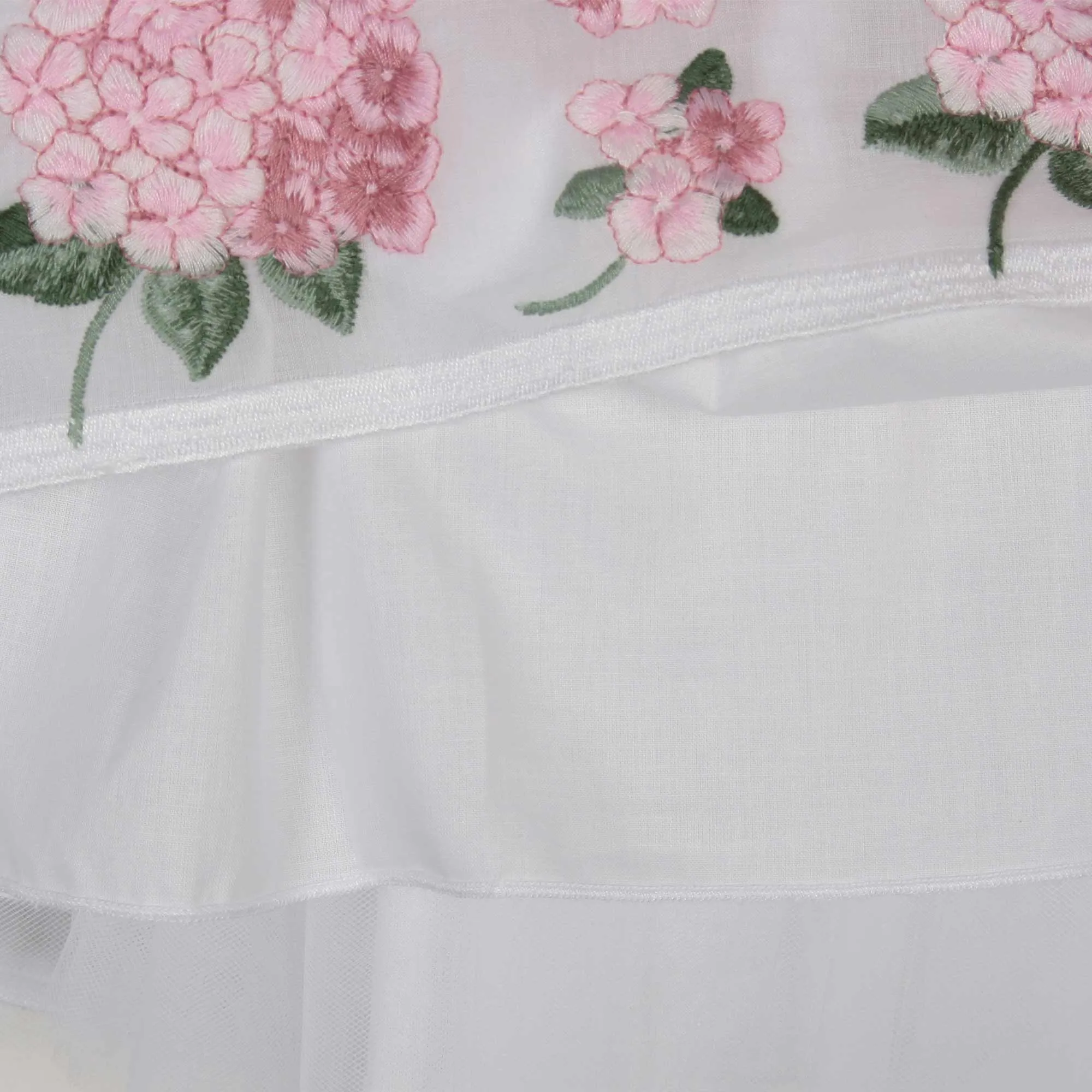 Abito Bimba Con Ortensie Ricamate E Pizzo Sangallo