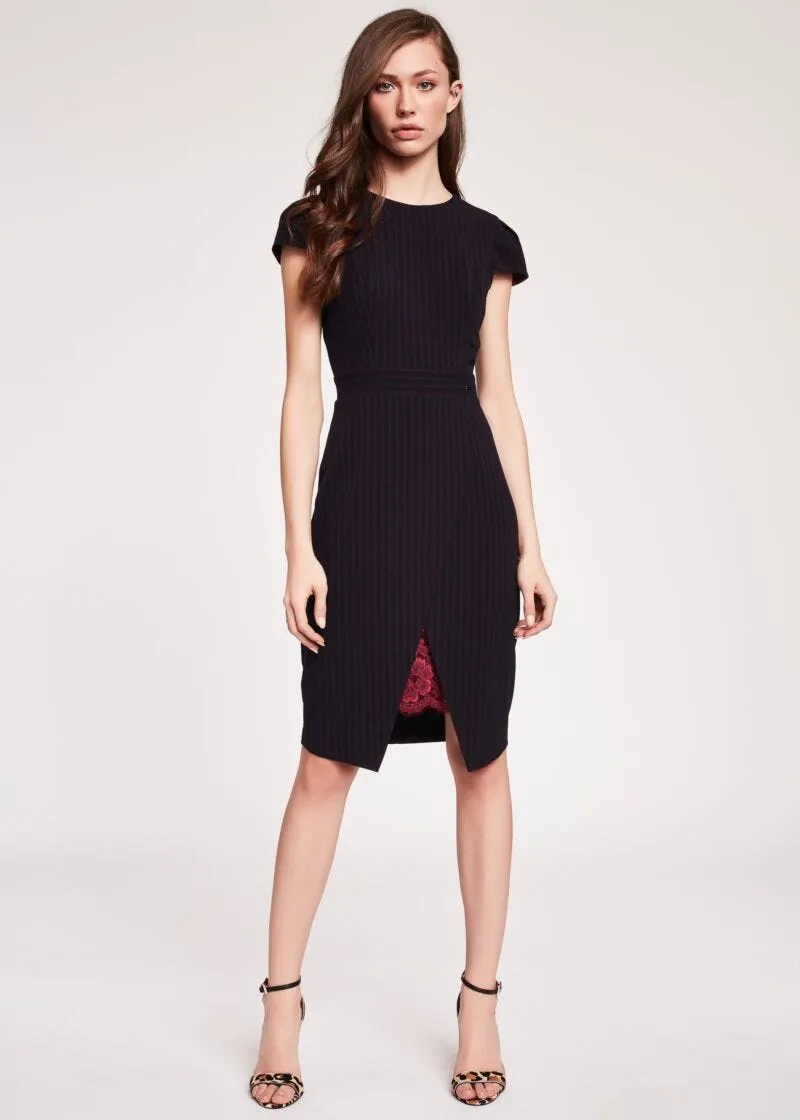 Abito gessato con pizzo
