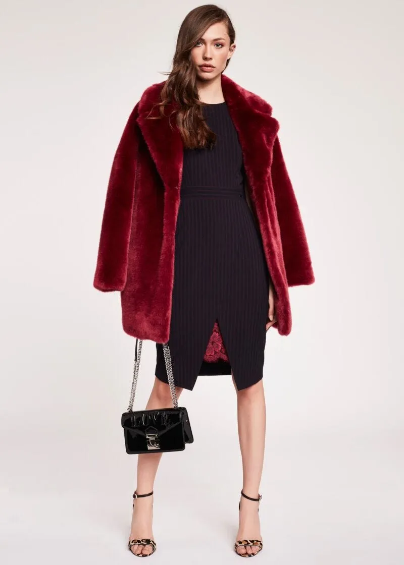 Abito gessato con pizzo