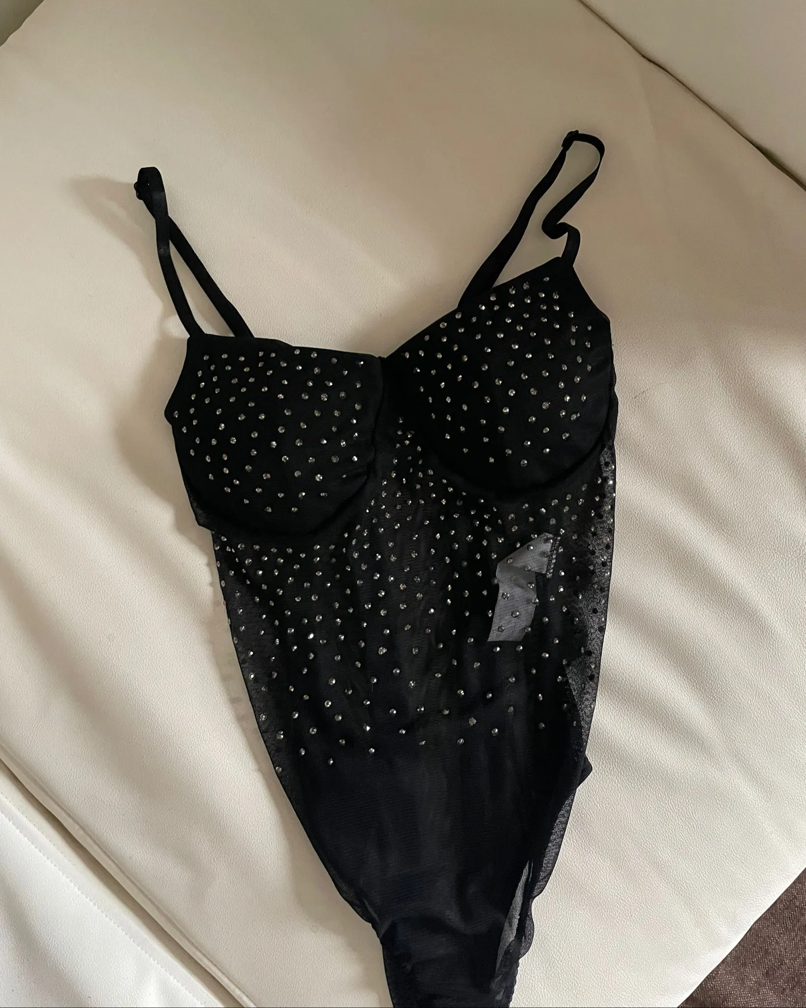 Body trasparente con strass in rilevo