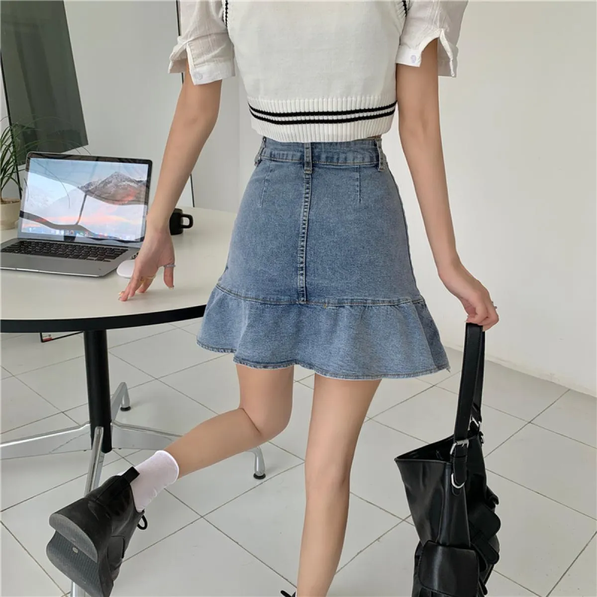 Gonna con volant da donna Mini gonna di jeans con volant Mini gonna di jeans con volant Gonne estive