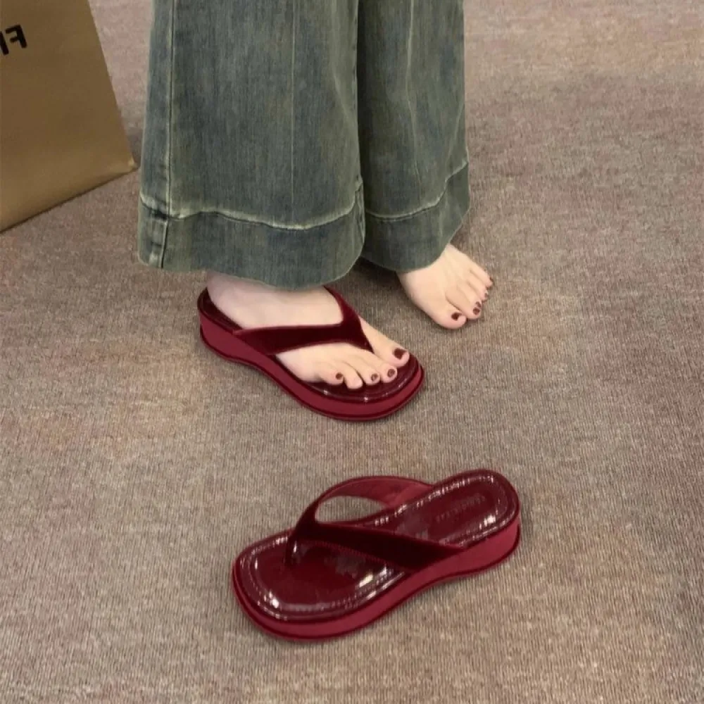 Infradito con plateau con suola spessa Scarpe da donna per abbigliamento esterno 2024 Nuove infradito estive Sandali da spiaggia