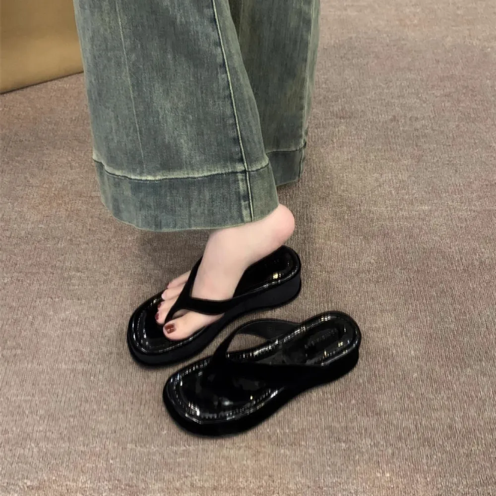 Infradito con plateau con suola spessa Scarpe da donna per abbigliamento esterno 2024 Nuove infradito estive Sandali da spiaggia