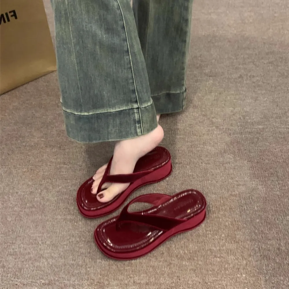 Infradito con plateau con suola spessa Scarpe da donna per abbigliamento esterno 2024 Nuove infradito estive Sandali da spiaggia