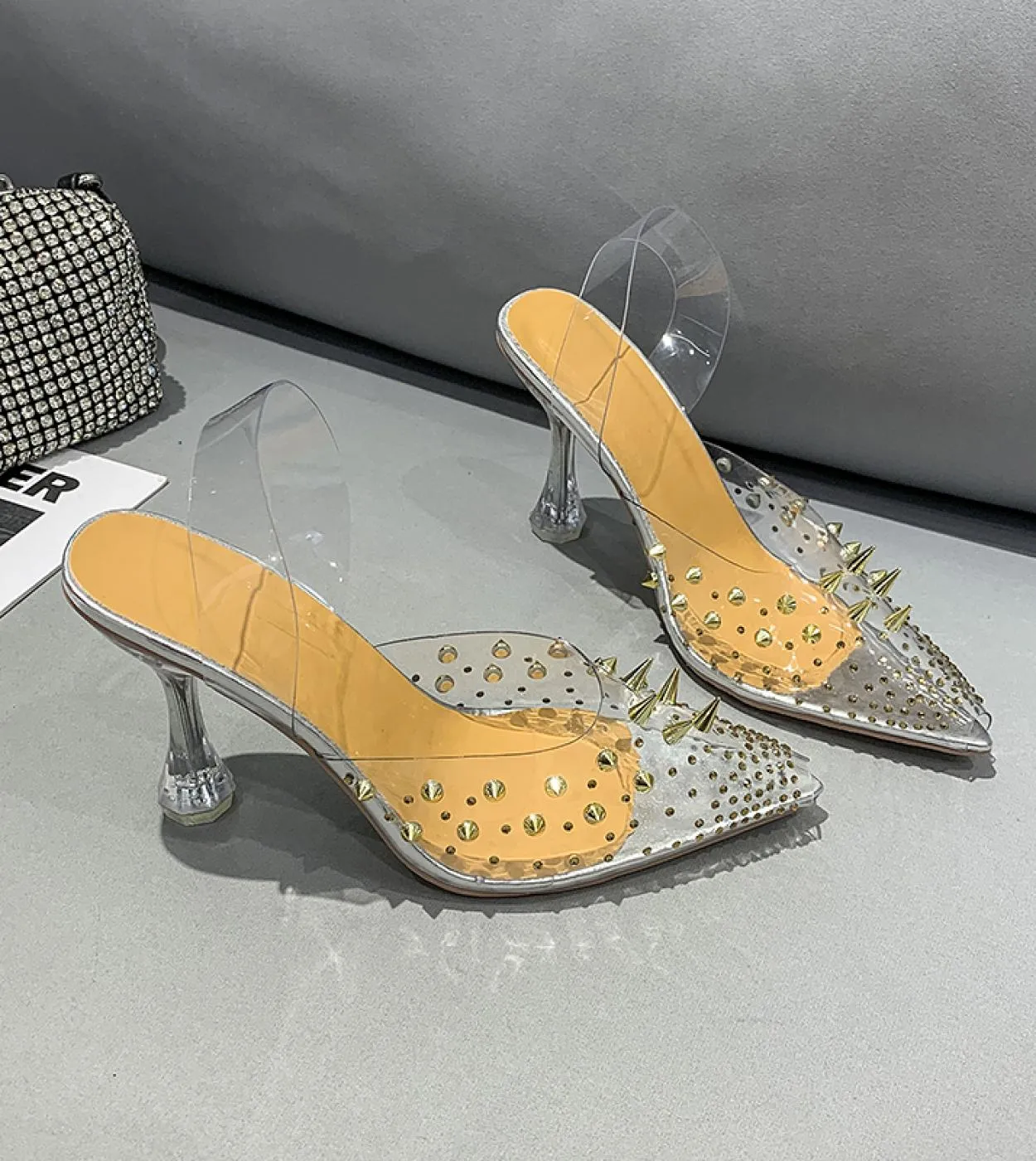 Jifalzs 2022 Nuovo Oro Argento Pvc Trasparente Rivetto Diamante Pompe Sandali Tacco Perspex Punta a punta di Cristallo Argento W