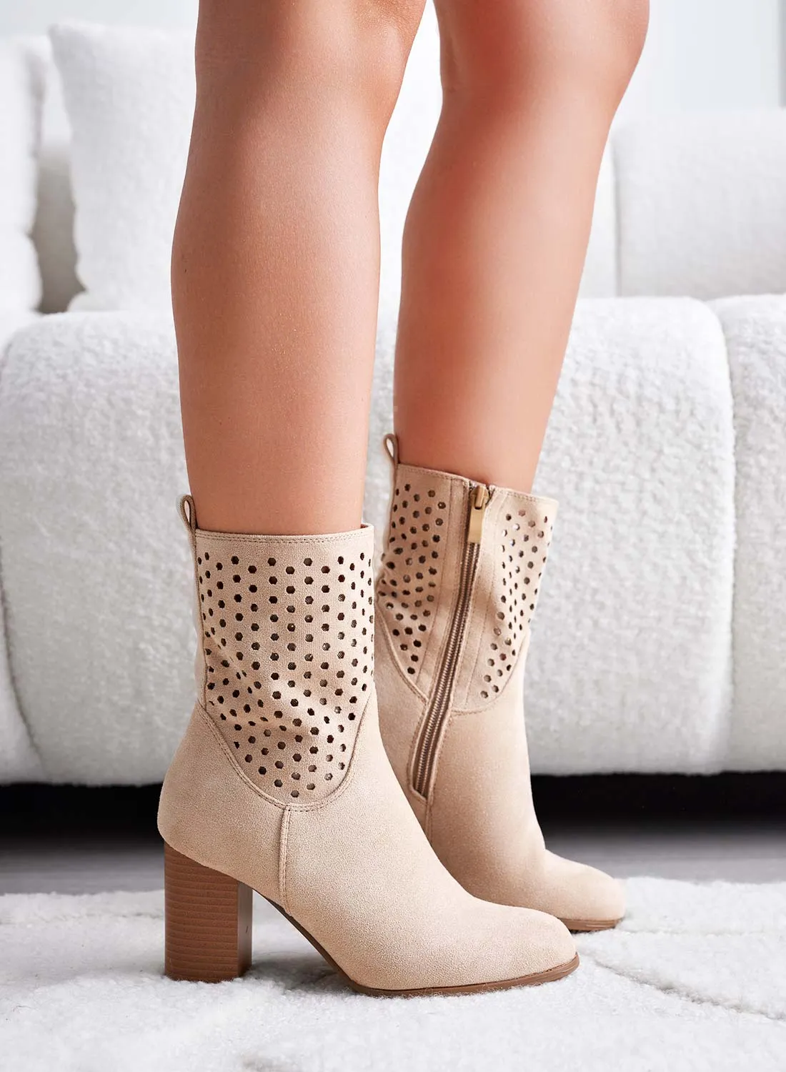 MAYBE - Stivaletti beige traforati con tacco alto in finto legno