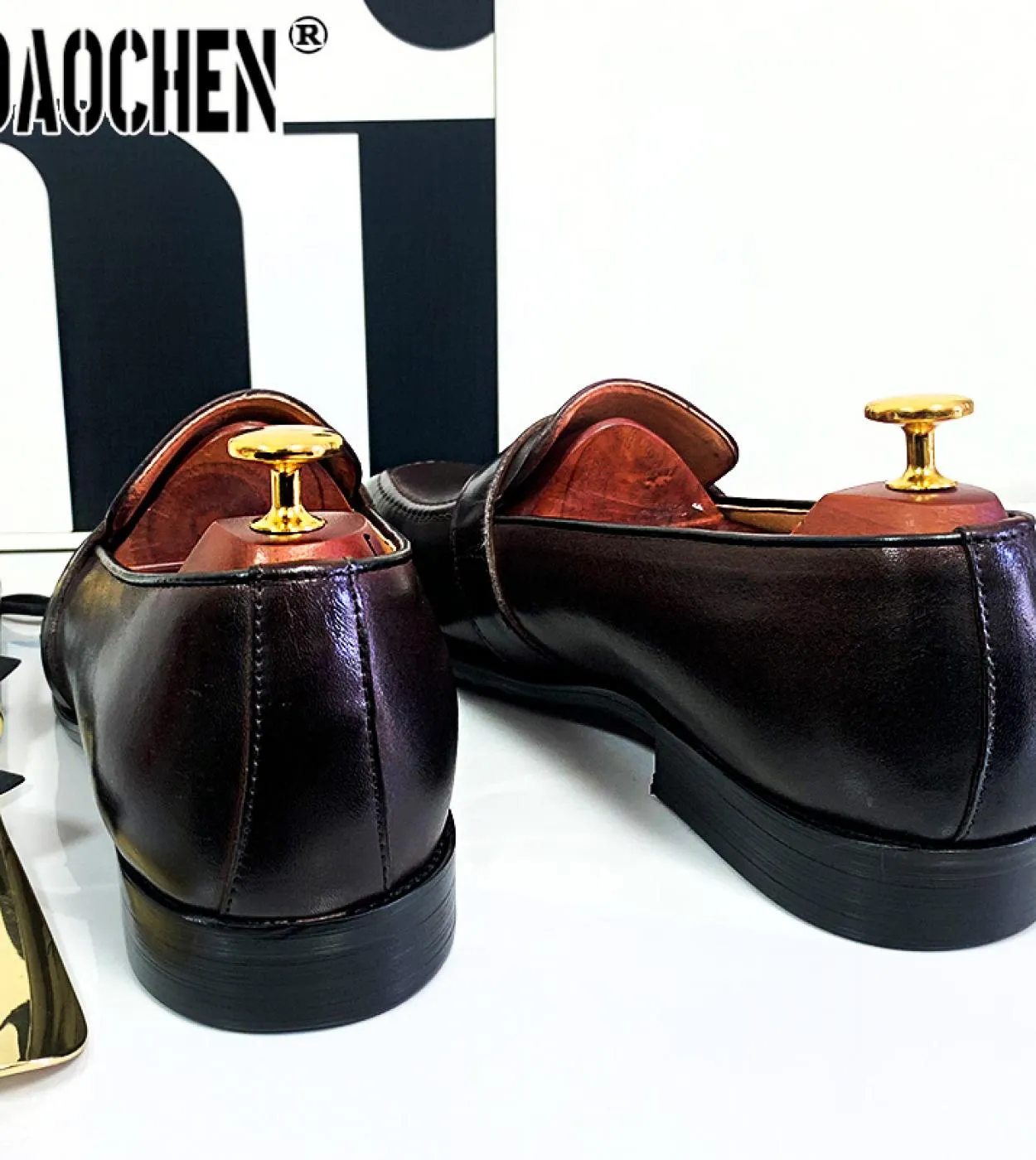 Mocassini da uomo di design di marca di lusso Scarpe Slip On Scarpe casual da uomo Marrone Scarpe da ufficio in vera pelle per b