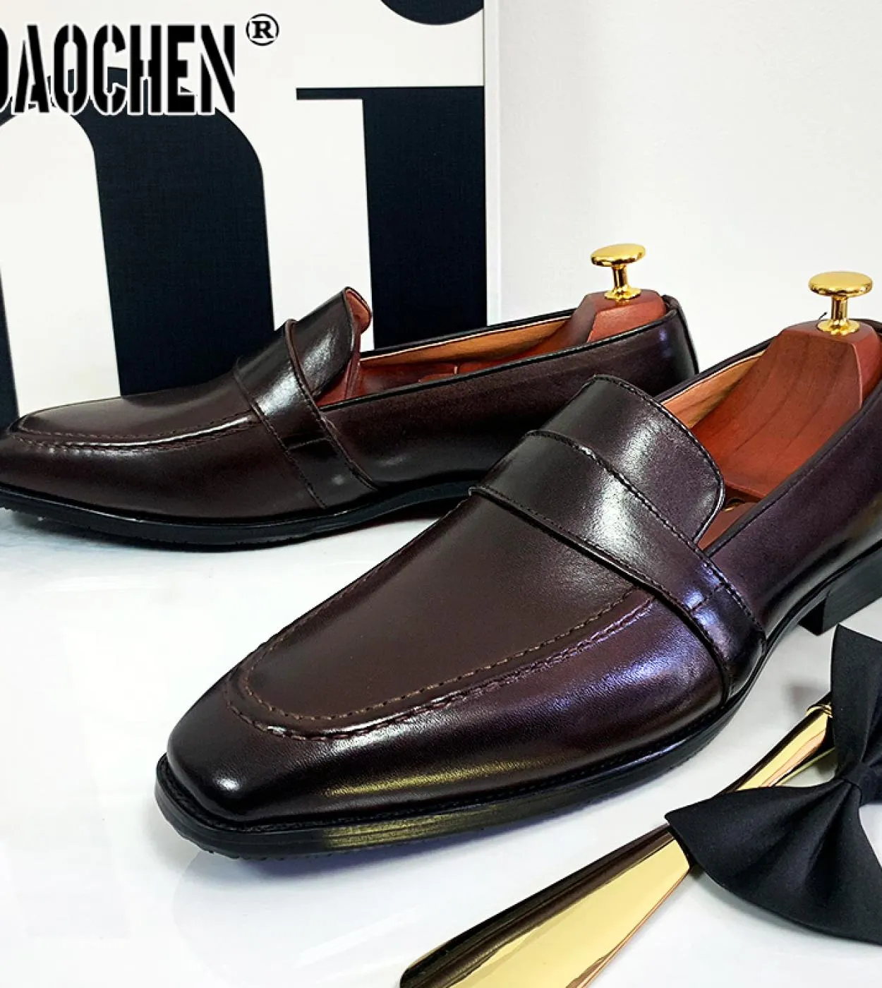Mocassini da uomo di design di marca di lusso Scarpe Slip On Scarpe casual da uomo Marrone Scarpe da ufficio in vera pelle per b
