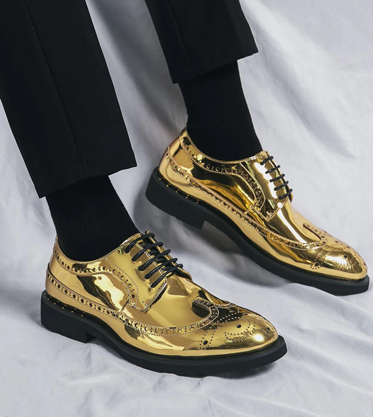 New In Gold Brogue Shoes For Men Wedding Lace Up Primavera Autunno Taglia 38 46 Scarpe da uomo fatte a mano Spedizione gratuita