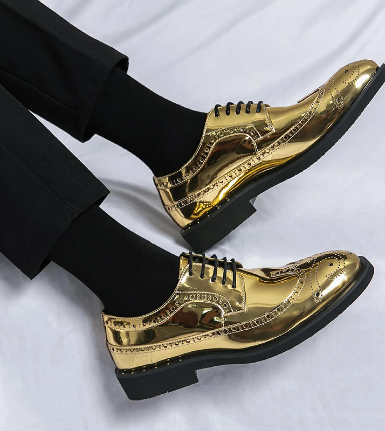 New In Gold Brogue Shoes For Men Wedding Lace Up Primavera Autunno Taglia 38 46 Scarpe da uomo fatte a mano Spedizione gratuita