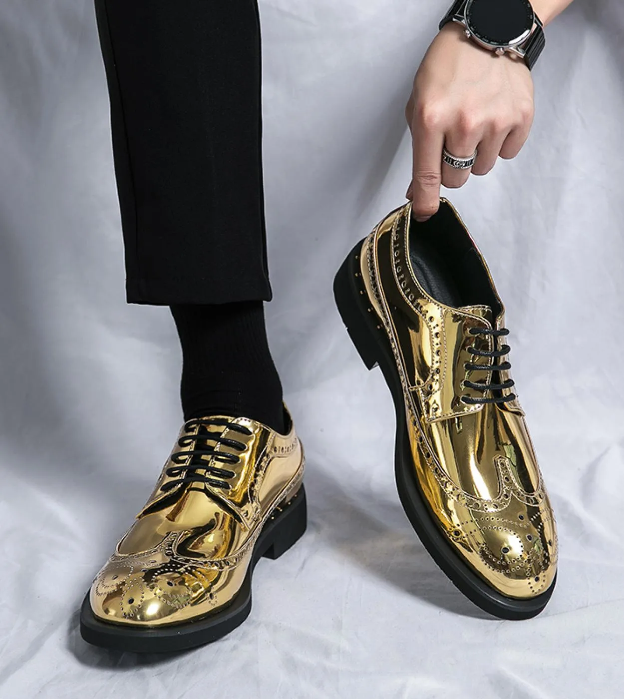 New In Gold Brogue Shoes For Men Wedding Lace Up Primavera Autunno Taglia 38 46 Scarpe da uomo fatte a mano Spedizione gratuita