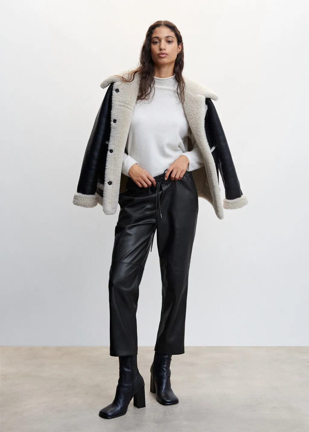 Pantaloni vita elasticizzata similpelle