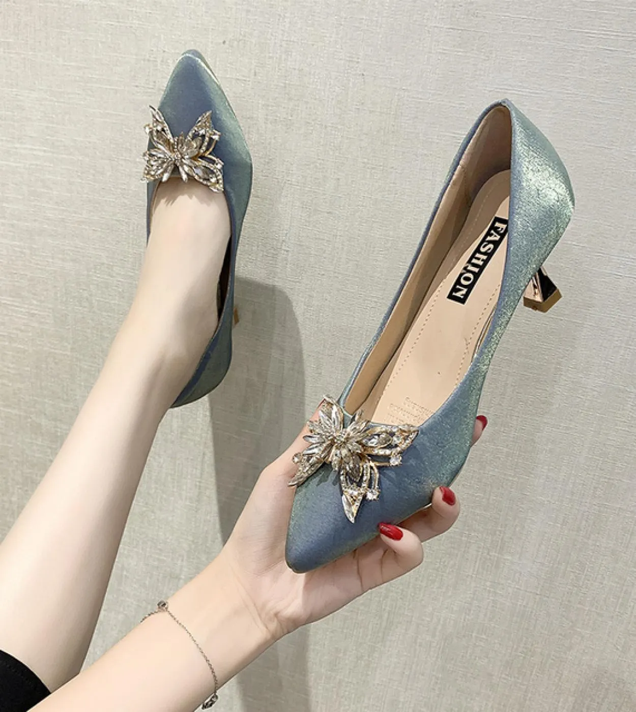 Primaveraautunno Décolleté da donna Slipon Arancione Moda Punta a punta Tacco alto con fibbia in metallo Scarpe da donna Zapato