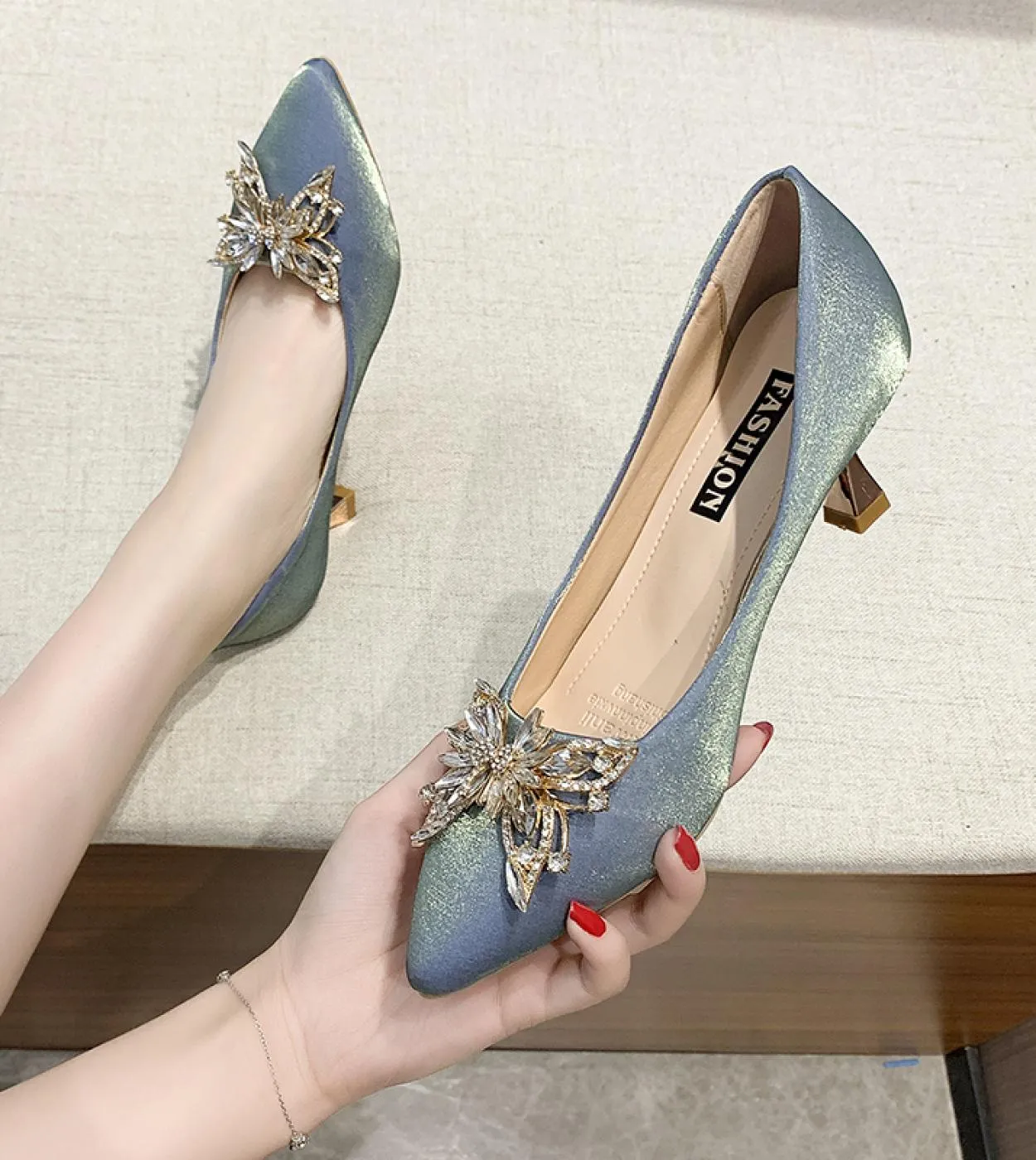Primaveraautunno Décolleté da donna Slipon Arancione Moda Punta a punta Tacco alto con fibbia in metallo Scarpe da donna Zapato