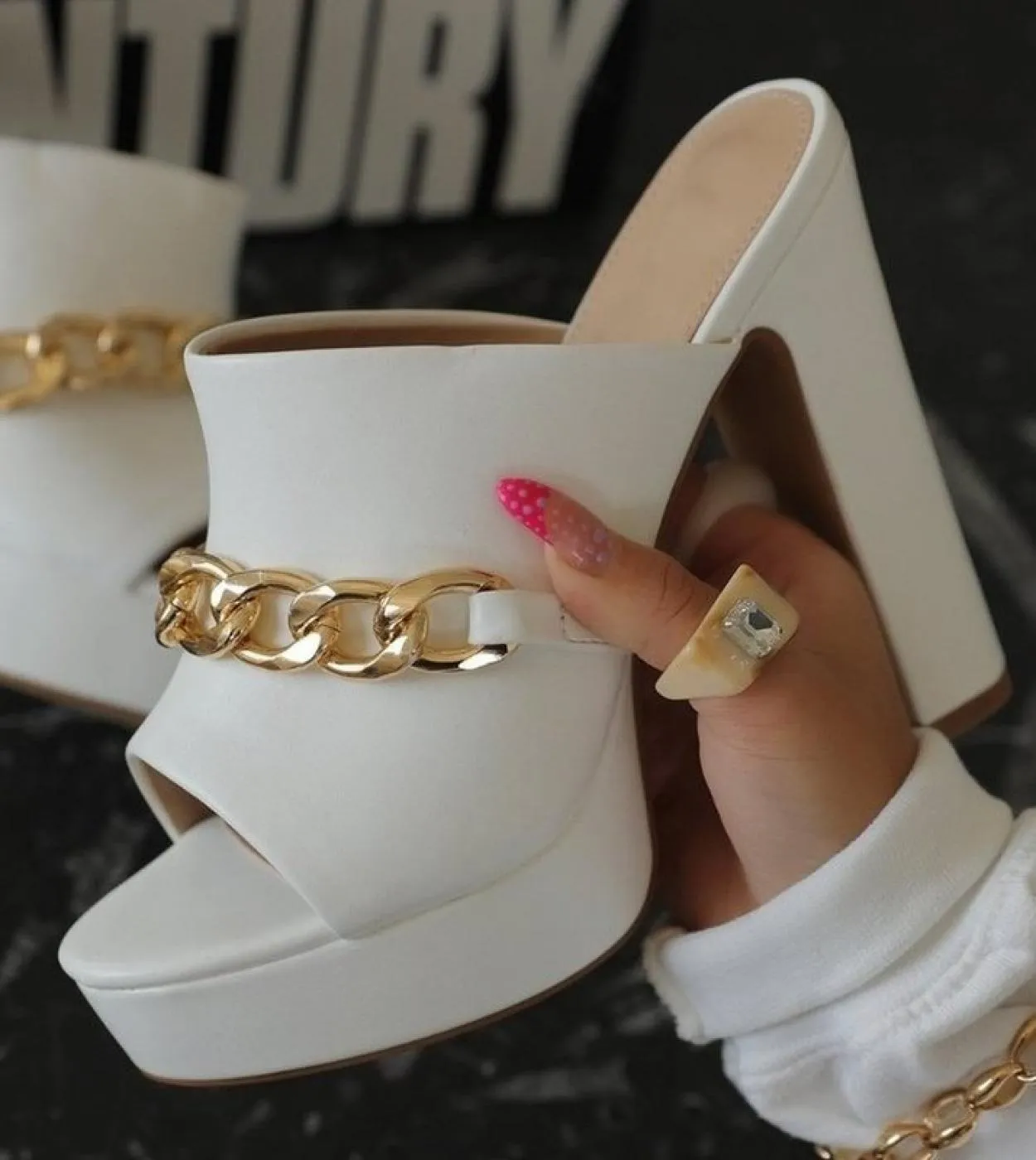 Sandali con plateau alla moda Chunky Tacchi altissimi Scarpe da donna con catena Slingback Pantofole peep toe Brevi sandali Muje