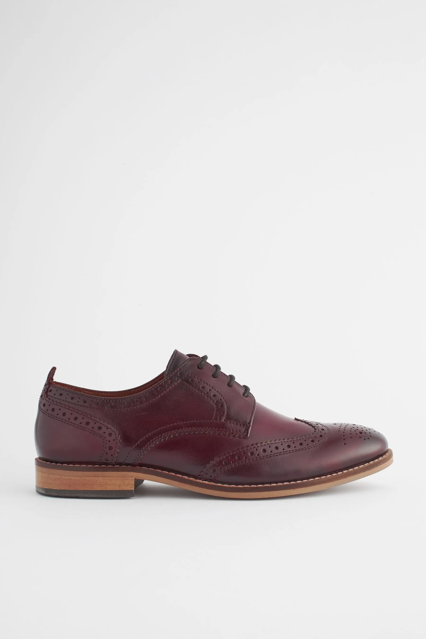 Scarpe brogue in pelle con suola a contrasto    