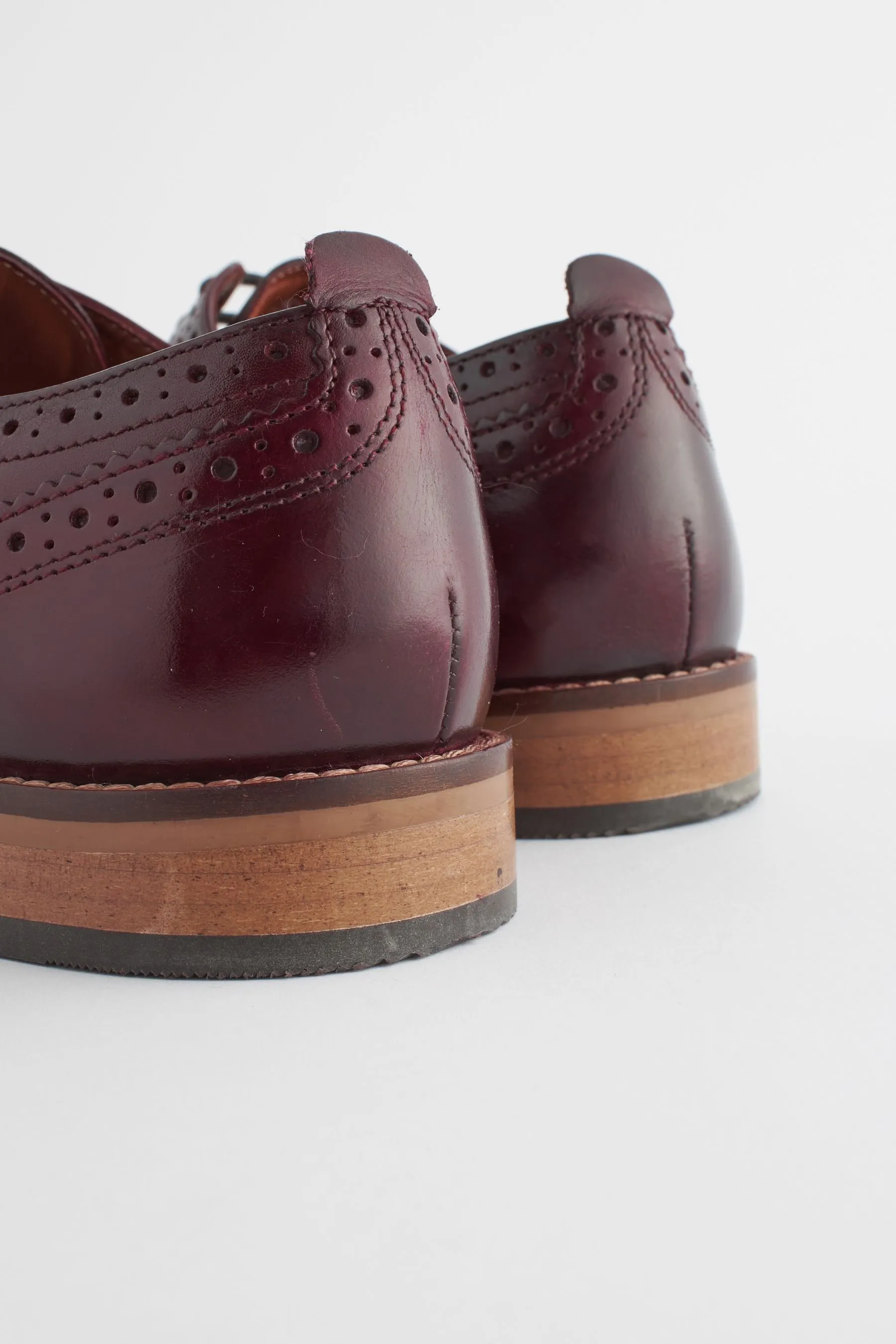 Scarpe brogue in pelle con suola a contrasto    