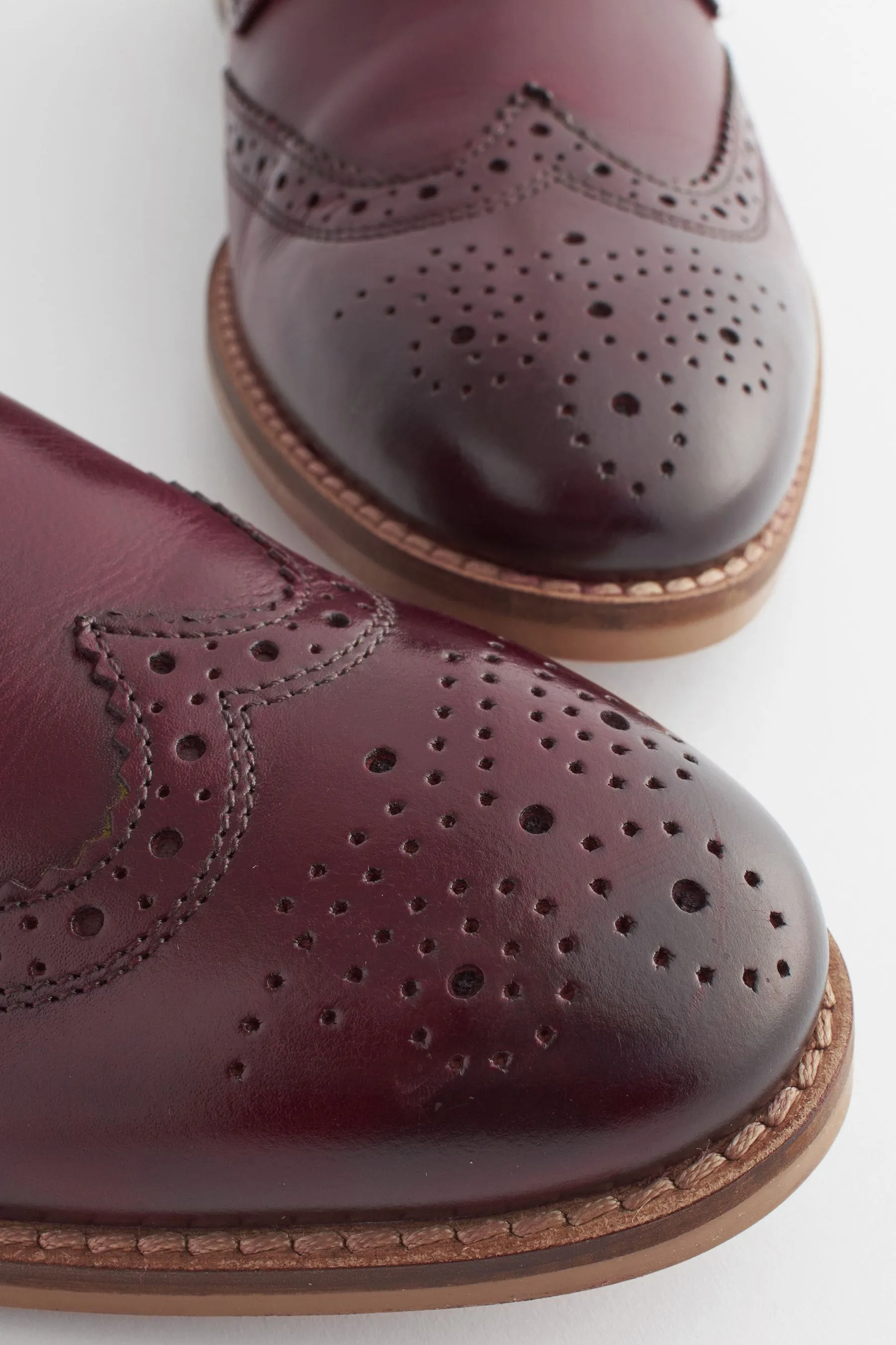 Scarpe brogue in pelle con suola a contrasto    