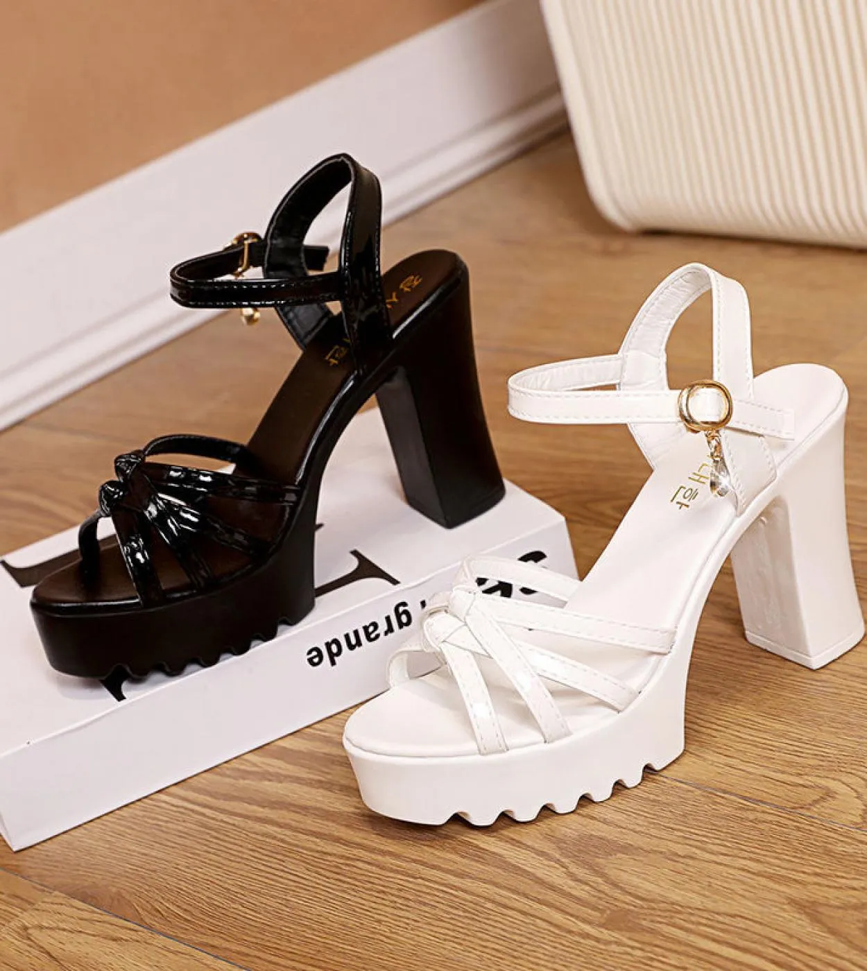 Scarpe con tacchi alti da donna con spedizione gratuita Sandali con plateau Femme Donna Estate 2022 Comfort Dress Shoe Mujer Squ
