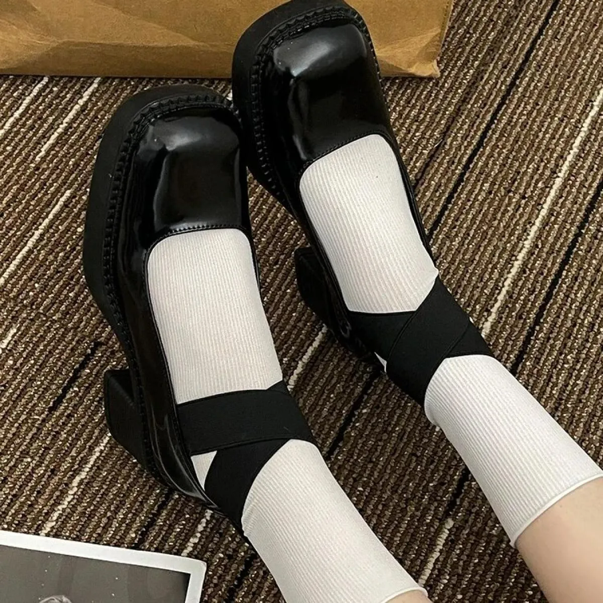 Scarpe dimagranti 2024 Tacchi con plateau Punta quadrata Slip On Ultimi sandali con lacci con bocca bassa Décolleté da donna con