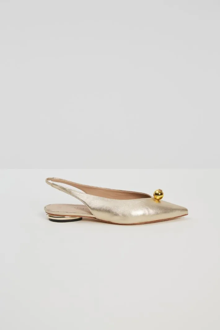 Slingback con sfera laccata