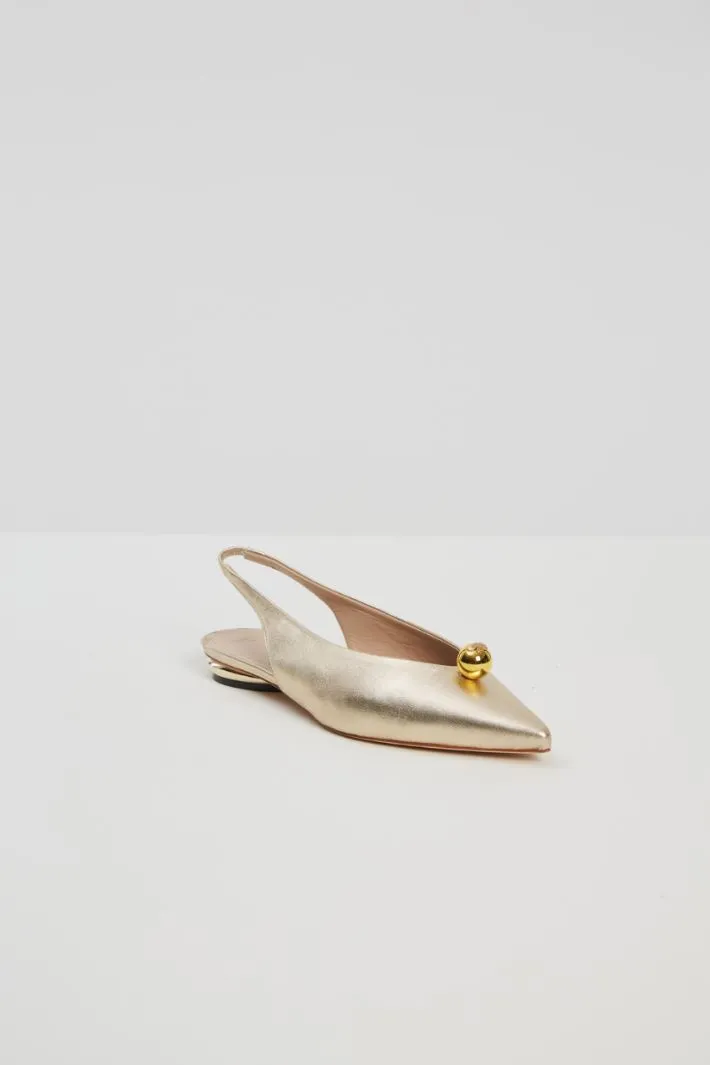 Slingback con sfera laccata