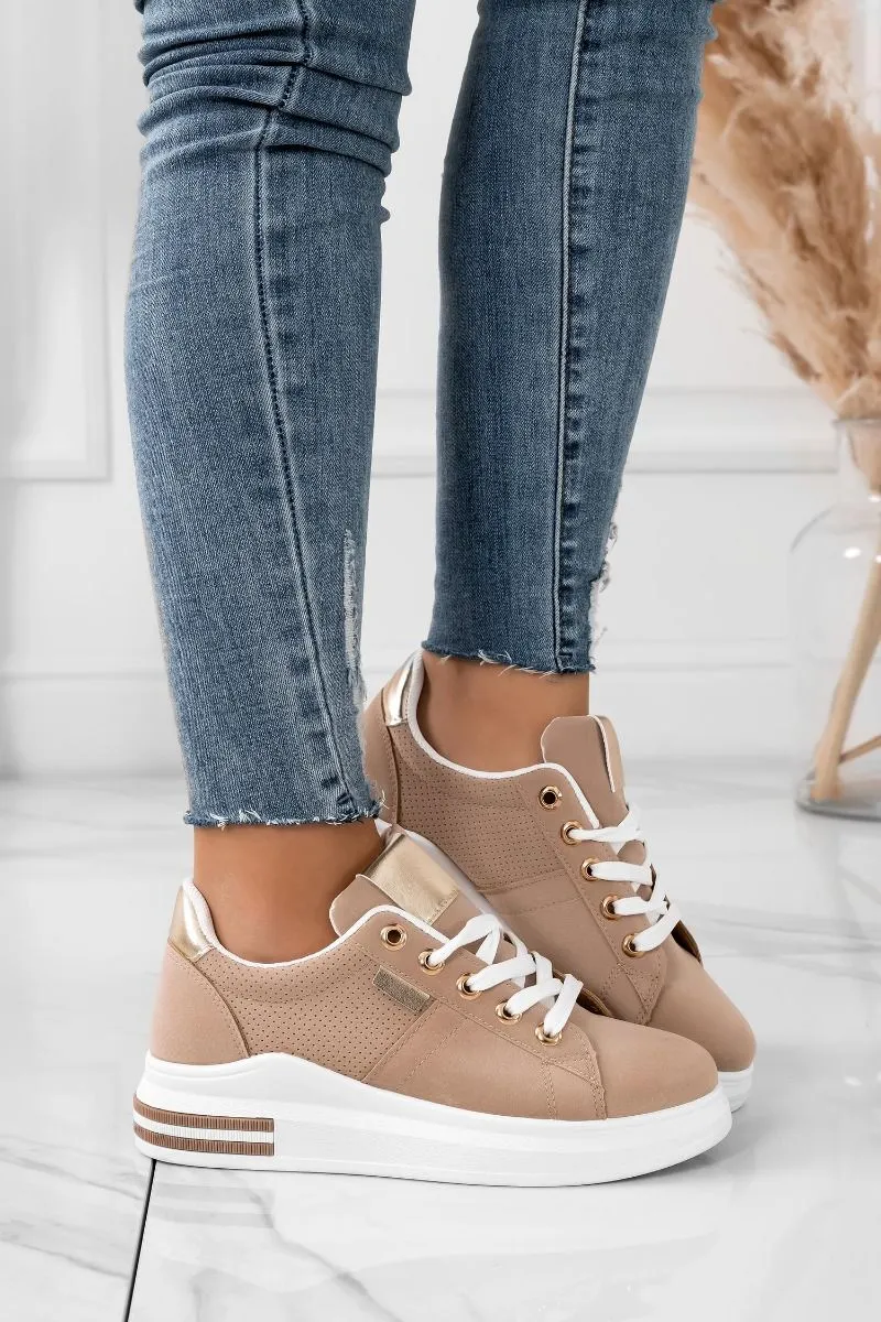 Sneakers fango con inserti traforati