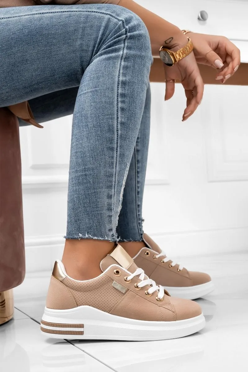 Sneakers fango con inserti traforati