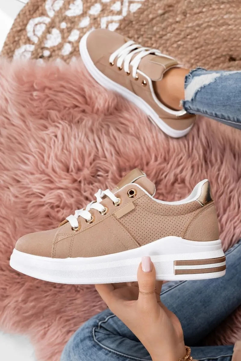 Sneakers fango con inserti traforati