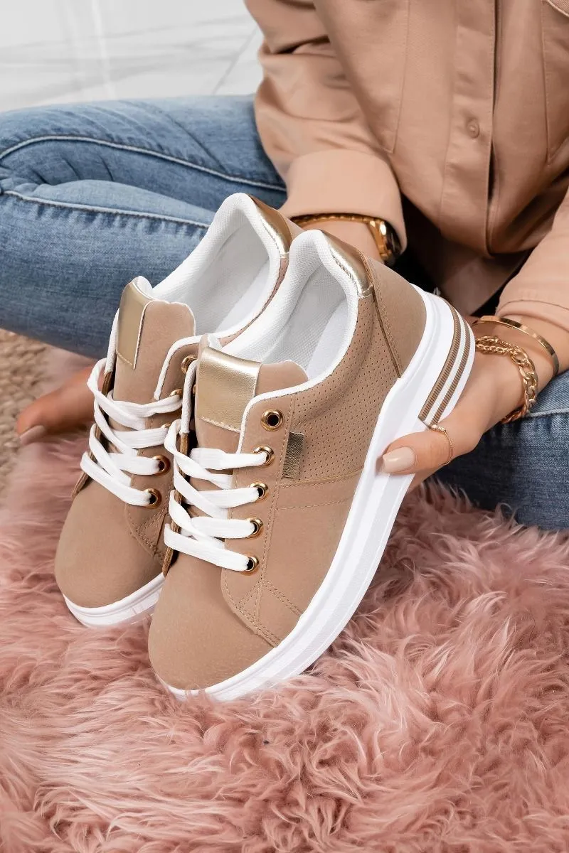 Sneakers fango con inserti traforati