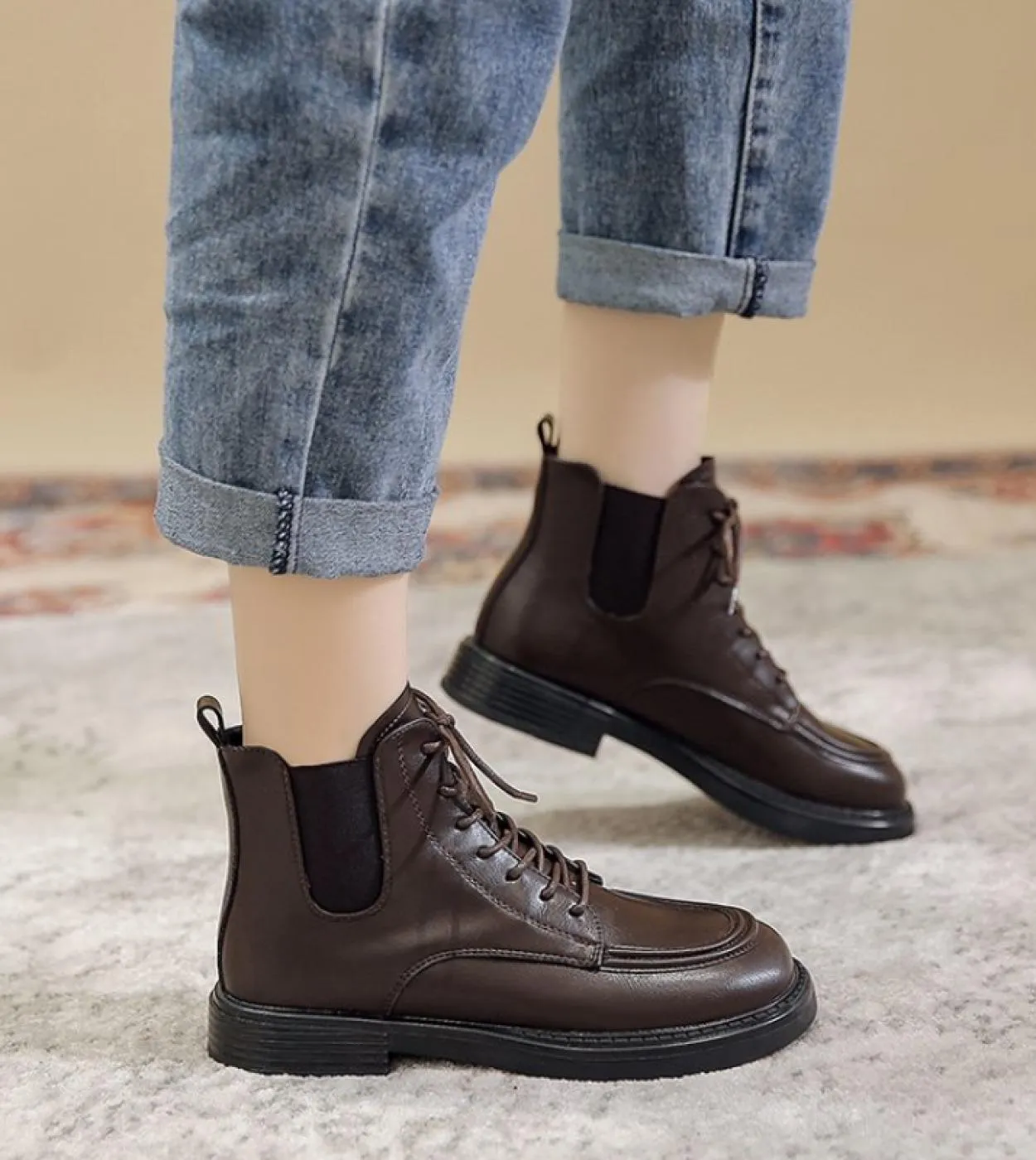 Stivaletti da donna 2022 New Autumn Winter Fashion British Style Pu Stivaletti da donna in pelle con plateau Scarpe con lacci da