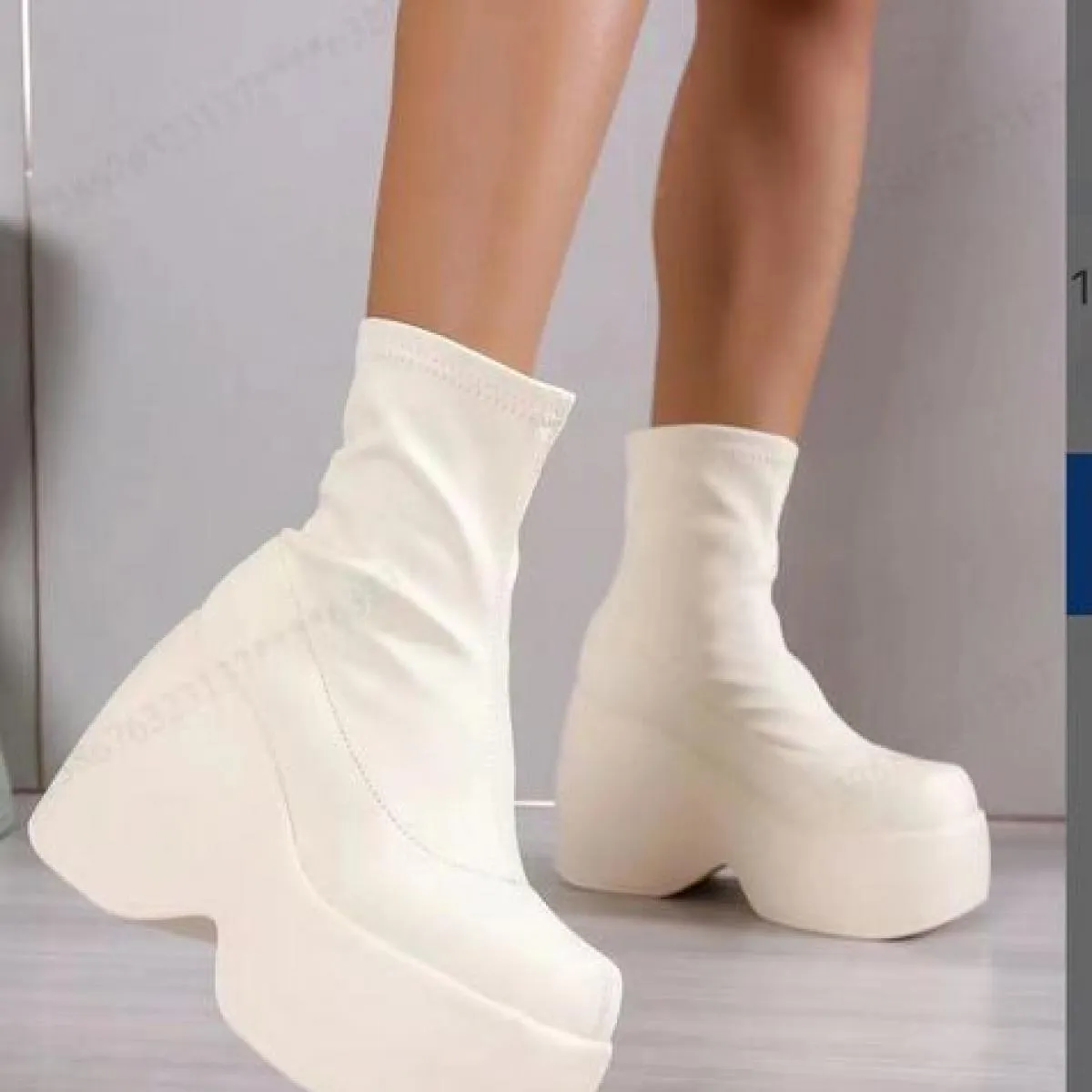 Stivaletti da donna con plateau grosso ed elegante gotico da 13 cm, stivaletti da donna, stivali a metà polpaccio con rialzo in