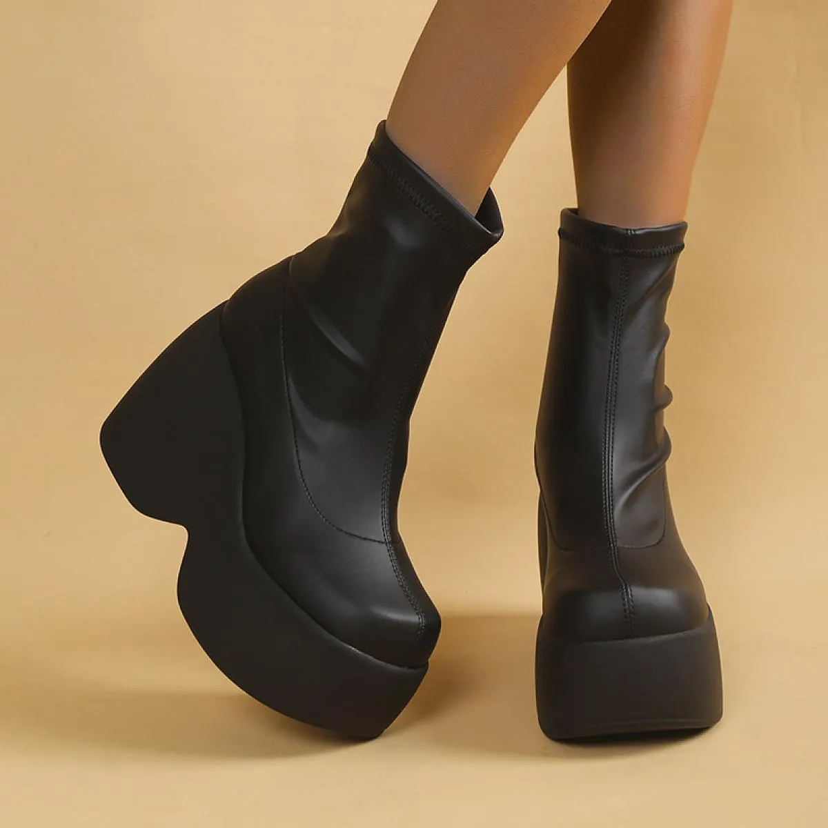 Stivaletti da donna con plateau grosso ed elegante gotico da 13 cm, stivaletti da donna, stivali a metà polpaccio con rialzo in