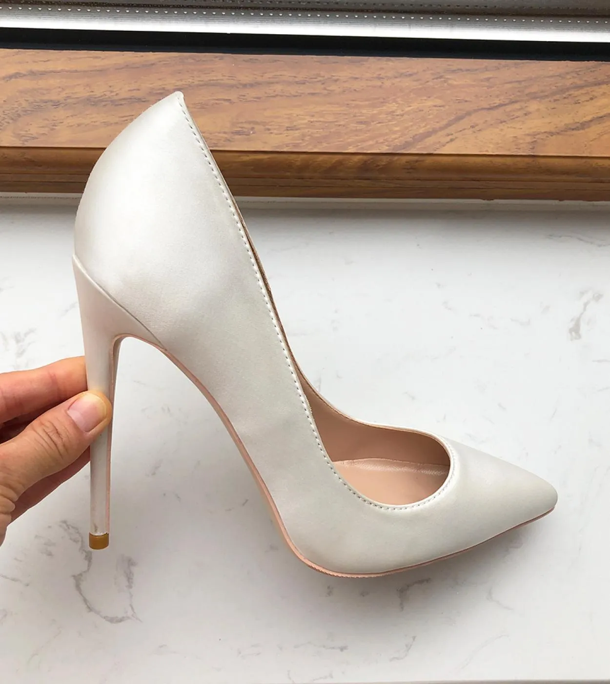 Tikicup Donna Punta a punta in raso bianco 8cm 10cm 12cm Tacco alto Abito da sposa Scarpe Eleganti da donna Slip On Décolleté a