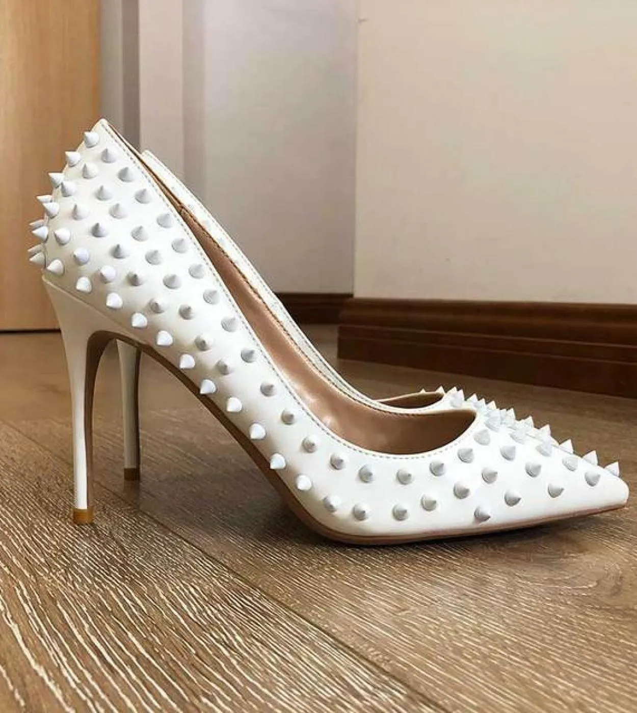 Tikicup White Full Spikes Donna Punta a punta Tacchi a spillo Tacchi alti Ladies Chic Pumps Slip On Party Shoes Plus Size 34 45w