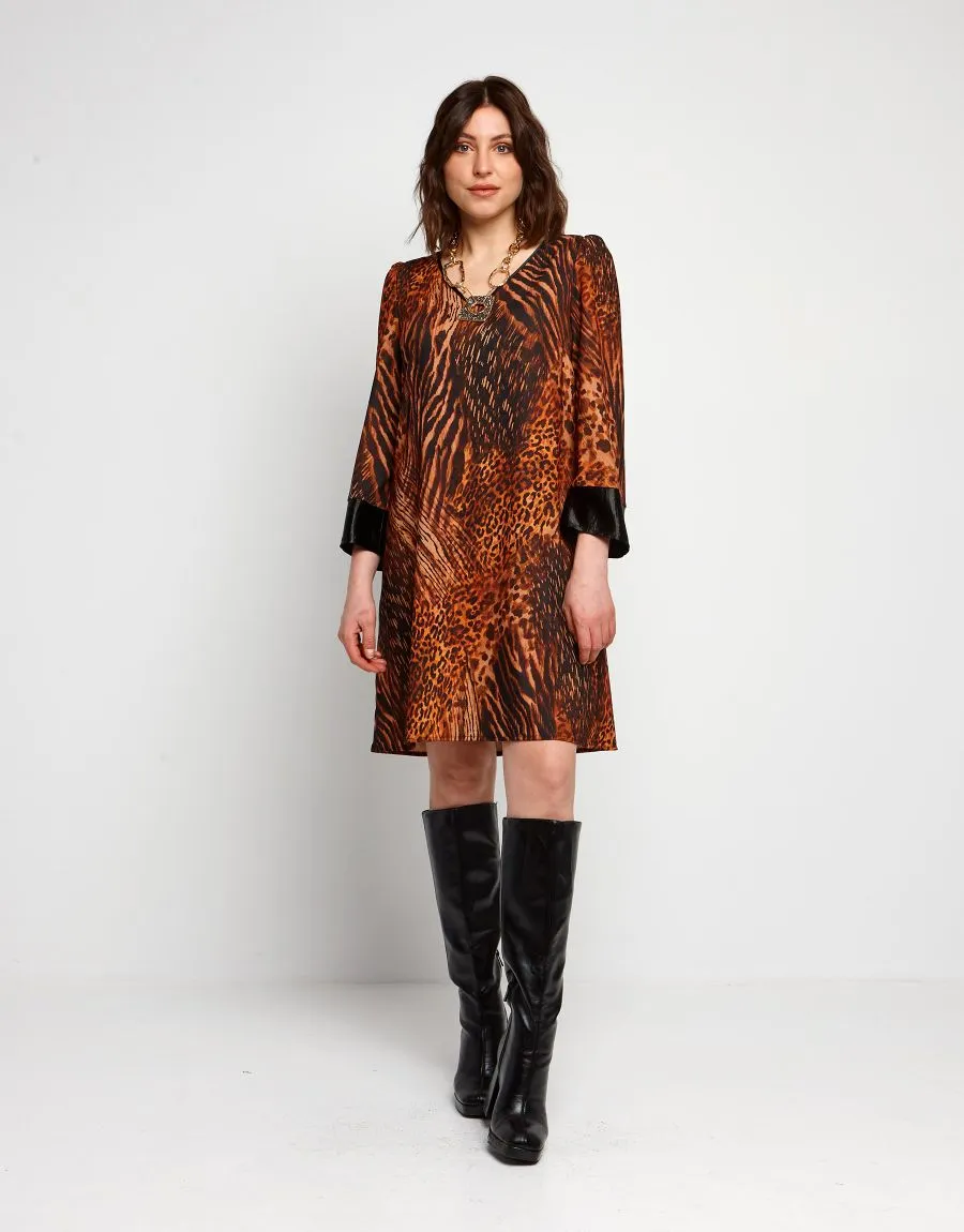 Vestito fantasia con polsi in raso
